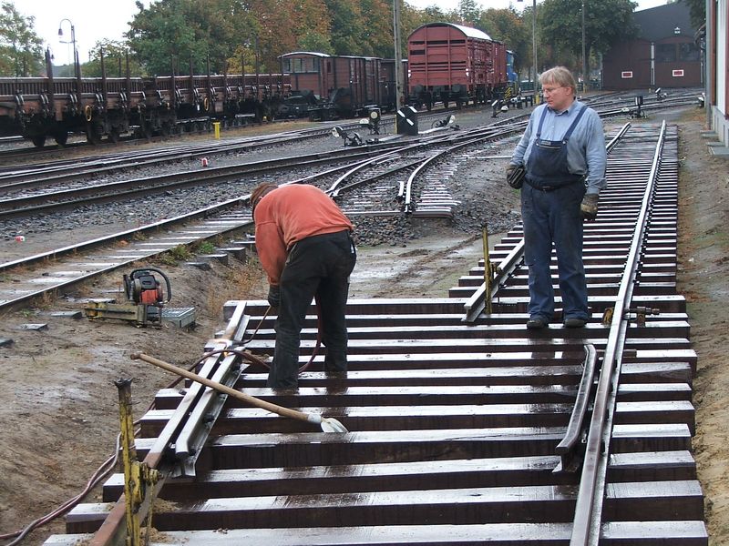 2009-09-30, Museumsbahn Weichenbau43.JPG